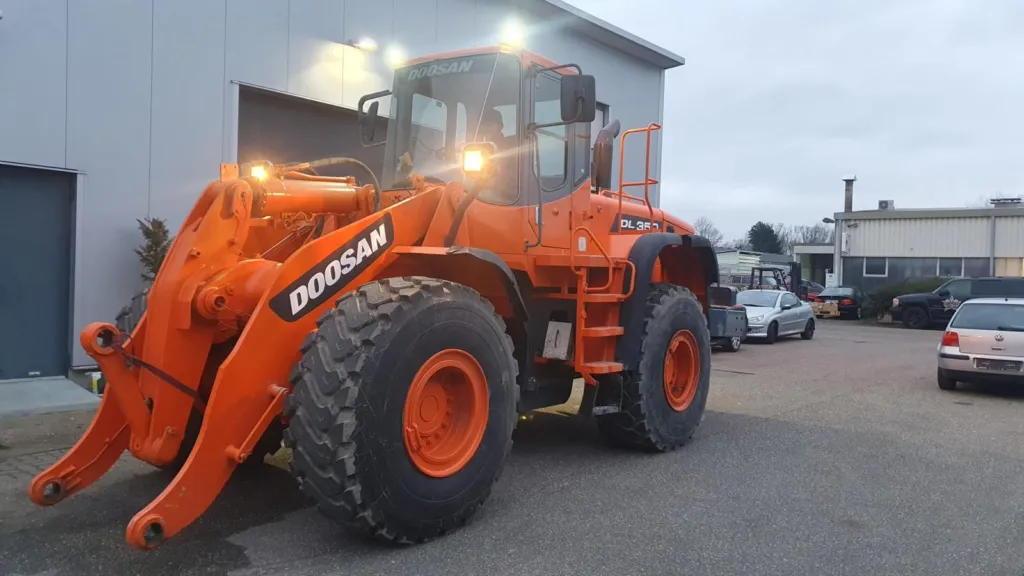 Doosan DL350 Wheel Loader