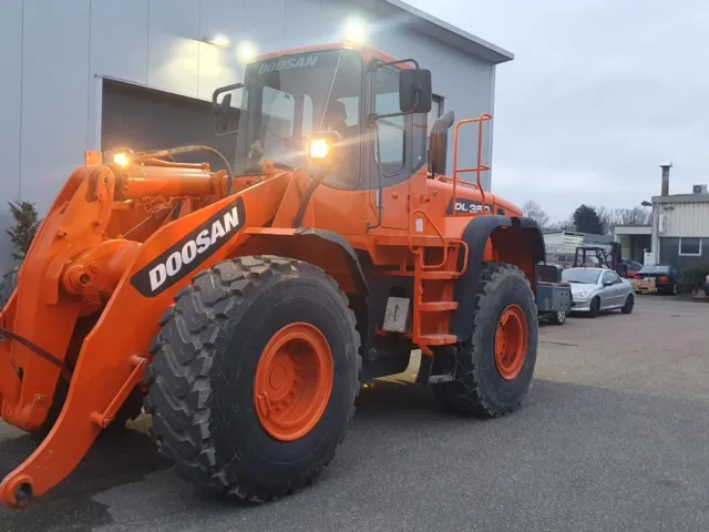 Doosan DL350 Wheel Loader