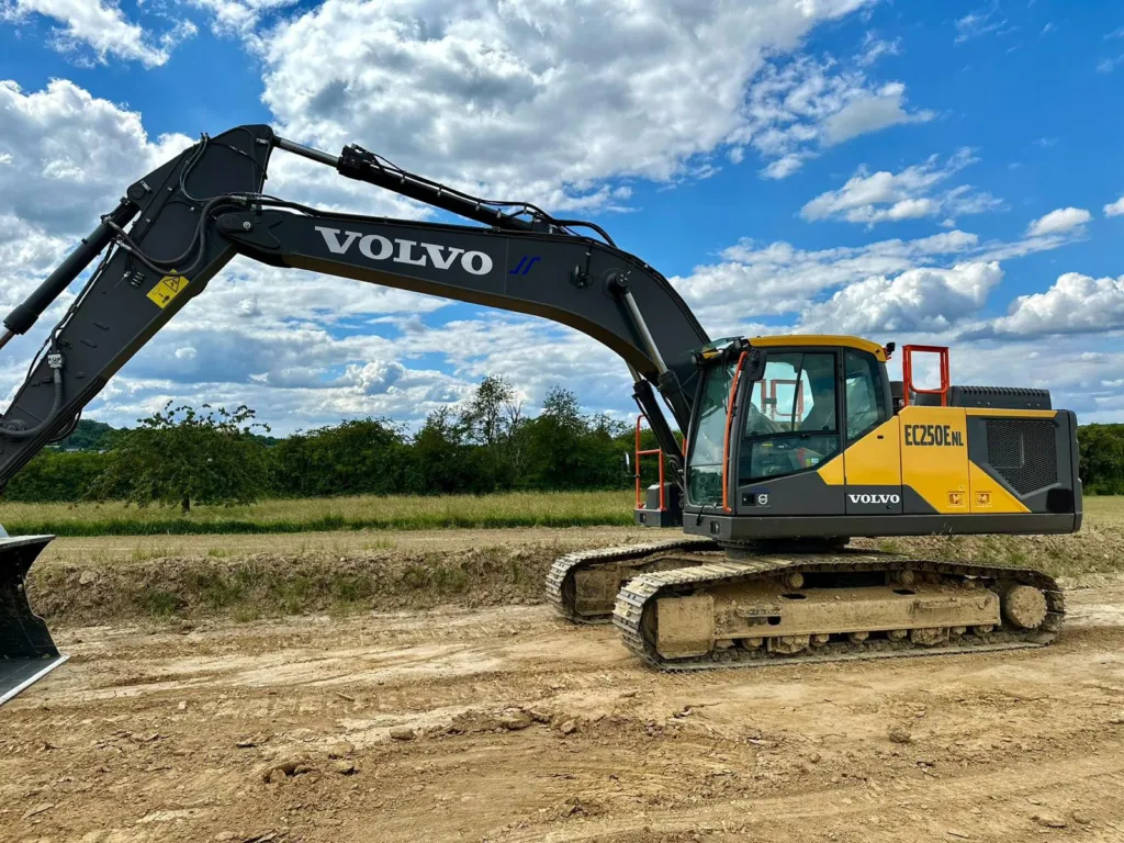 حفارة Volvo EC250E NL