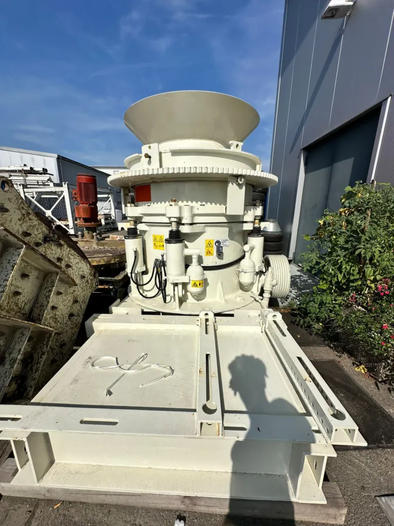 كسارة مخروطية Metso HP200